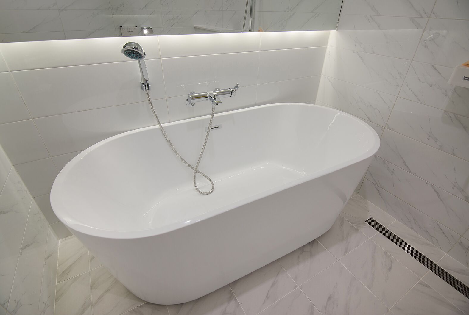 royal suite | bathroom | hair dryer, bathrobes, slippers, towels