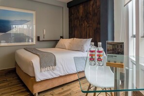 1 slaapkamer, een strijkplank/strijkijzer, wifi, beddengoed