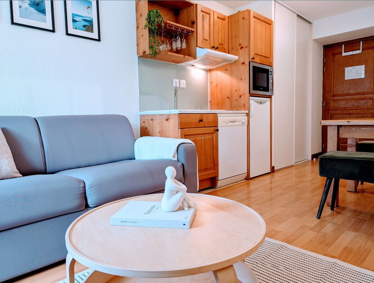 Télévision, jeux vidéo, baby-foot, table de tennis de table