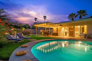 Lämmitetty uima-allas