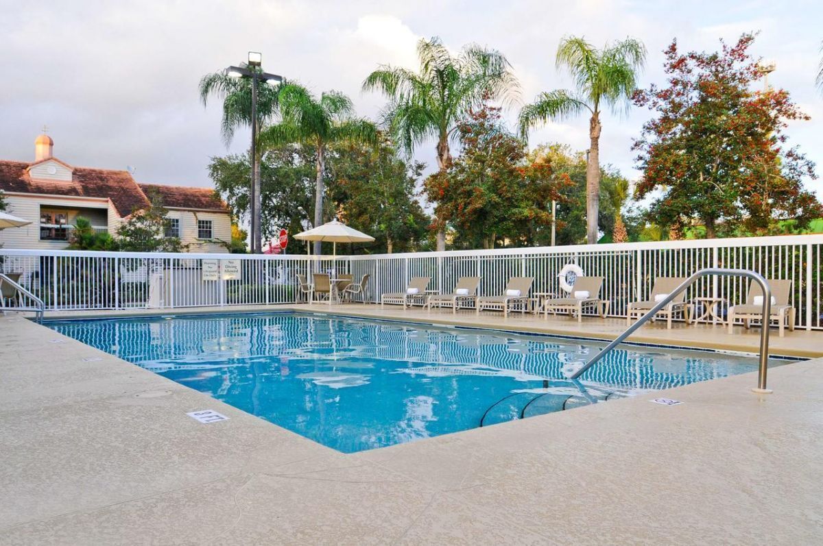 Great Location! Near International Drive. Free Breakfast & Free Parking, Pool