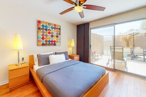 1 slaapkamer, een strijkplank/strijkijzer, internet, beddengoed