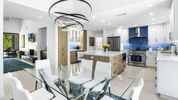 雪櫃、微波爐、焗爐、爐具