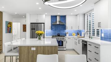 冰箱、微波炉、烤箱、炉灶