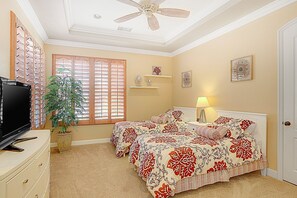 5 bedrooms, iron/ironing board, internet, bed sheets