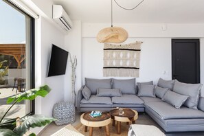 Smart TV, stereo - Villa Zelda - Private Infinity Pool & Superb Seaview, 500m from Beach (Rethymno)