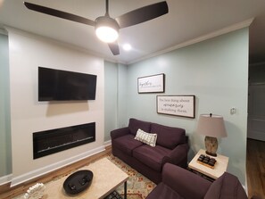 Téléviseur connecté, foyer, sélection de musique