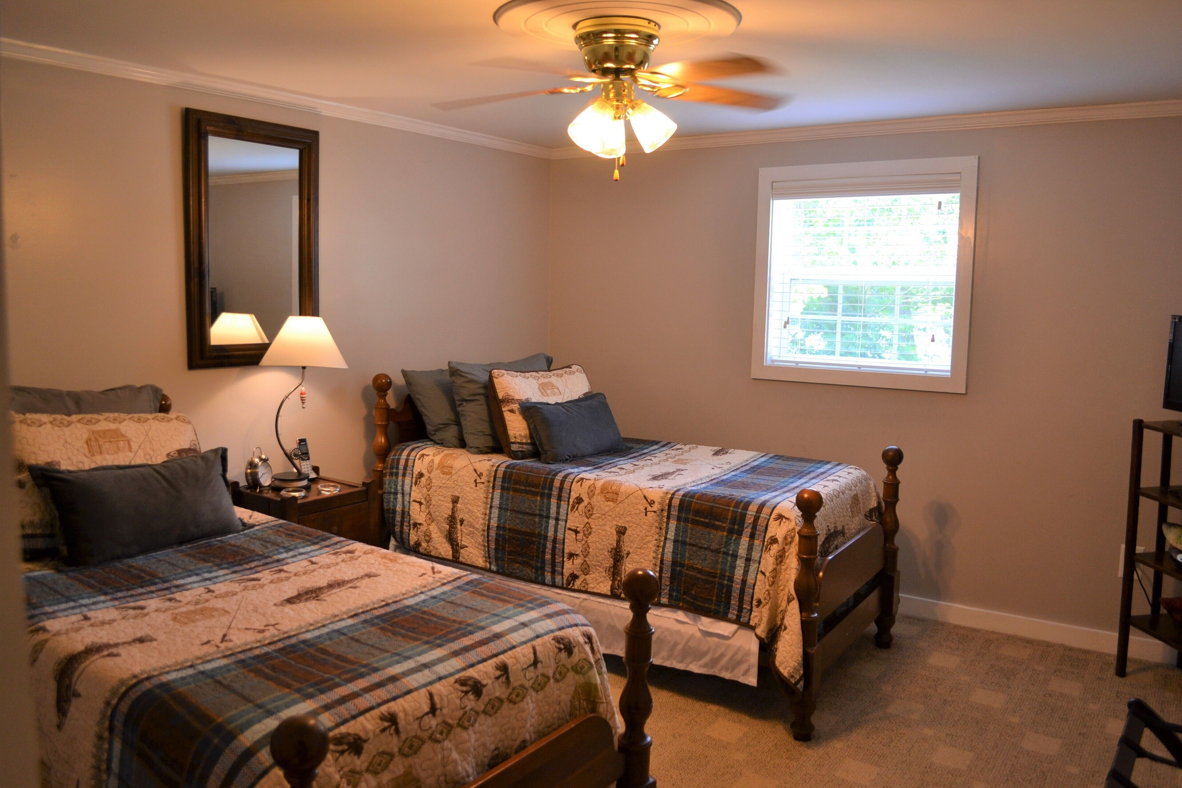 Enchanting 2 Bedroom Cottage with Porch over the South Holston River & Firepit! 