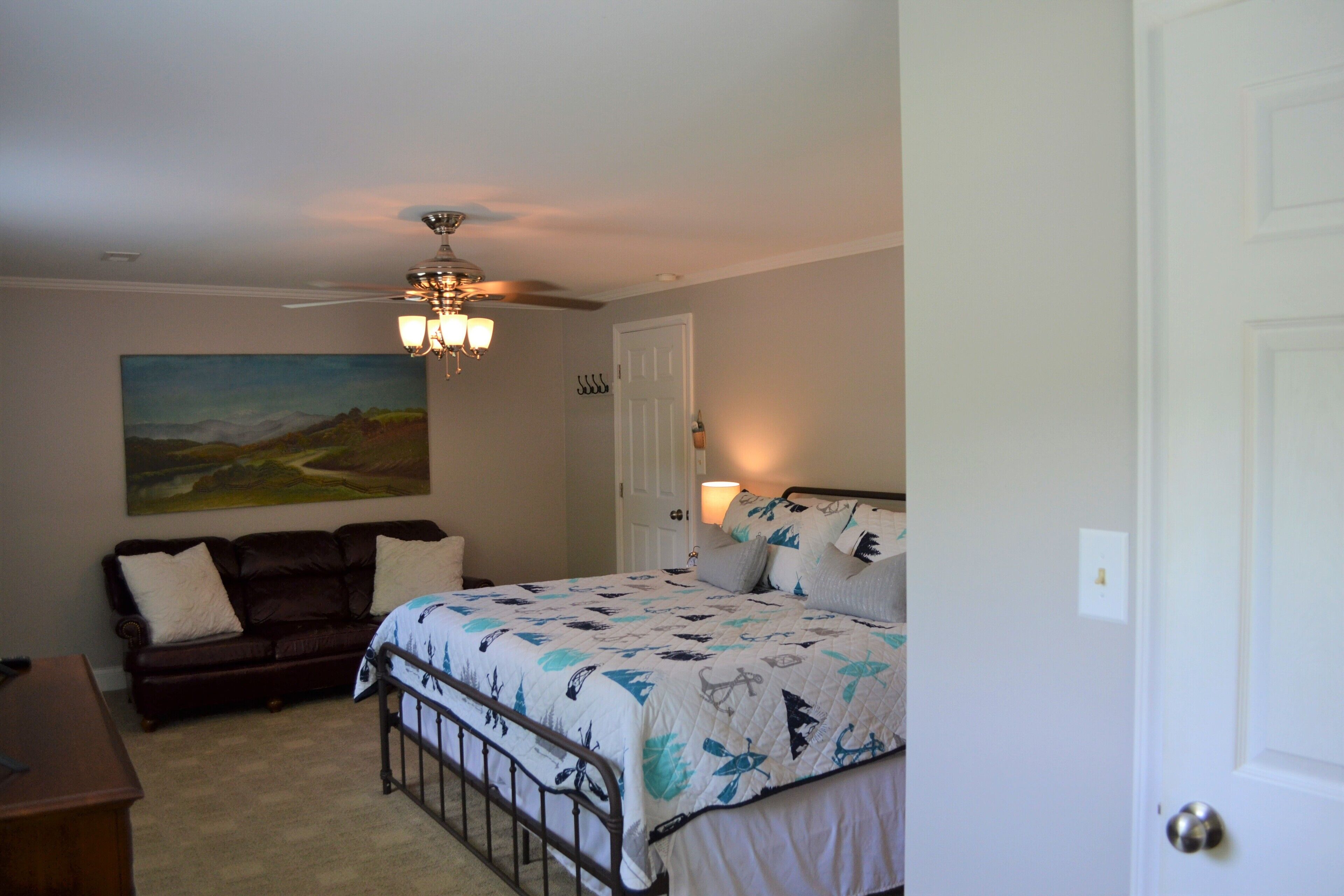 Enchanting 2 Bedroom Cottage with Porch over the South Holston River & Firepit! 