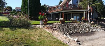 Bay and Mountain view Getaway