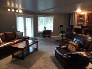TV - Bay and Mountain view Getaway (Poulsbo)