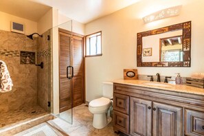 Combined shower/tub, towels, toilet paper