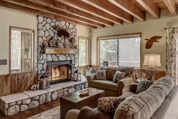 Smart TV, chimenea y tenis de mesa 