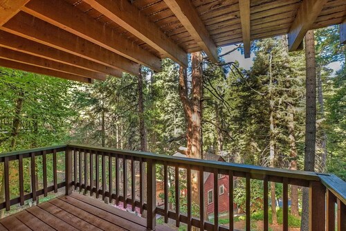 Lake Home in the Pines with a Dodger history