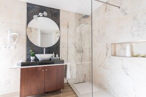 Kostenlose Toilettenartikel, Haartrockner