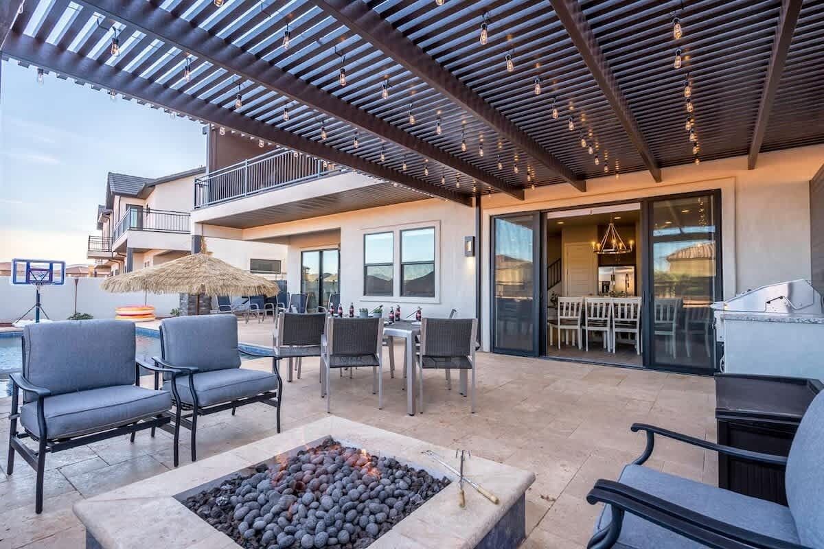 屋外ダイニングエリア