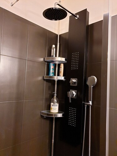 Suite Lit Queen Size avec salon privée et terrasse