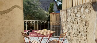 Queen Size Bed Suite with private lounge and terrace