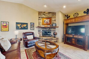 TV, fireplace, stereo