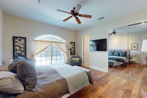 4 bedrooms, iron/ironing board, internet, bed sheets