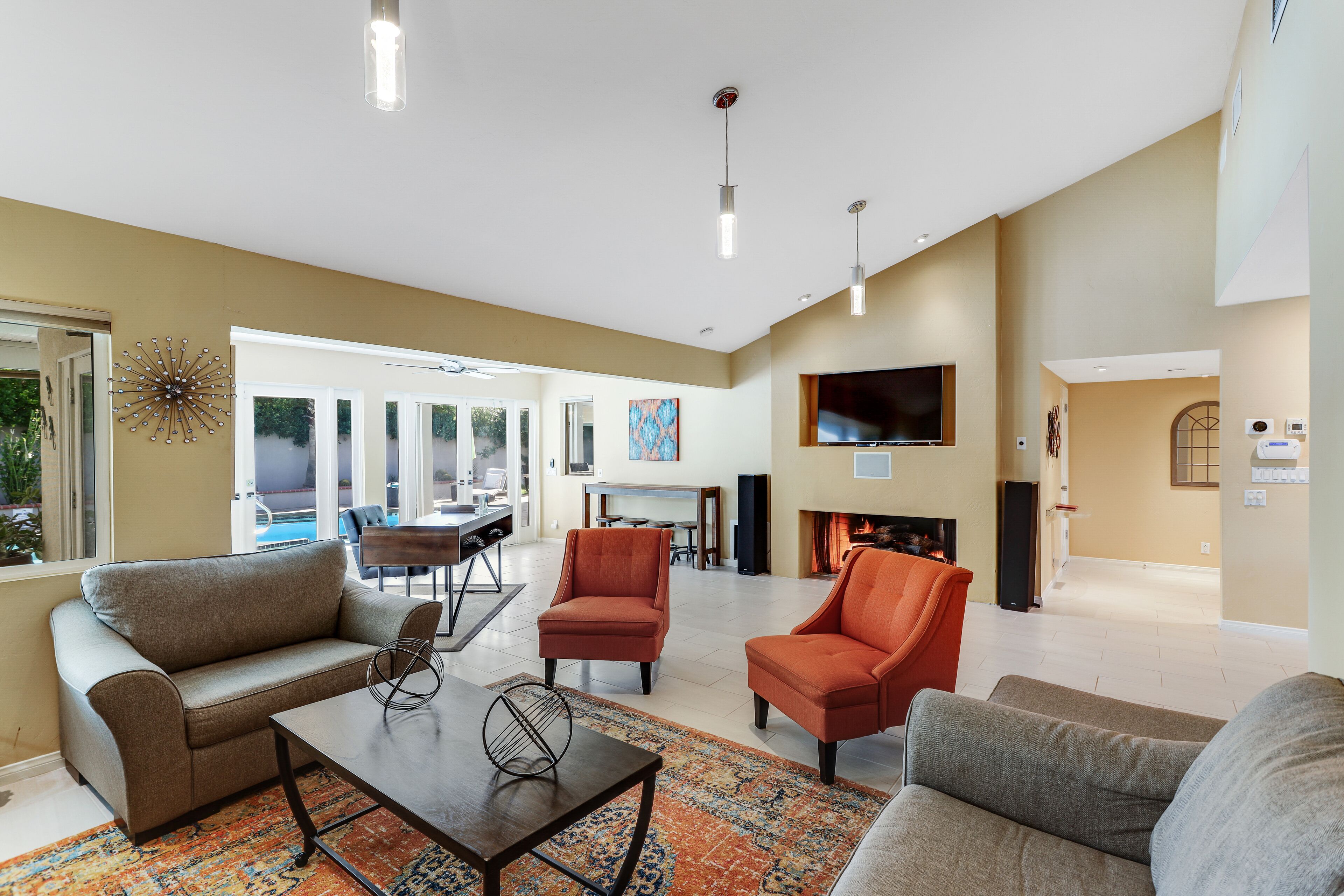 Relax at this remodeled home & casita w/ private pool & spa - 2 dogs OK!