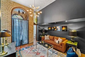 TV, offices - The Graeber | Historic Mansion + Indoor Pool (Austin)