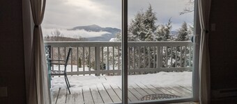 Big Views, Hot Tub, Dog Friendly, 5min to BR