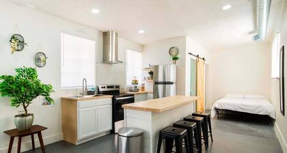 Quaint cozy studio located in the heart of El Paso