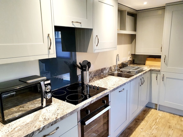 Fridge, microwave, stovetop, coffee/tea maker