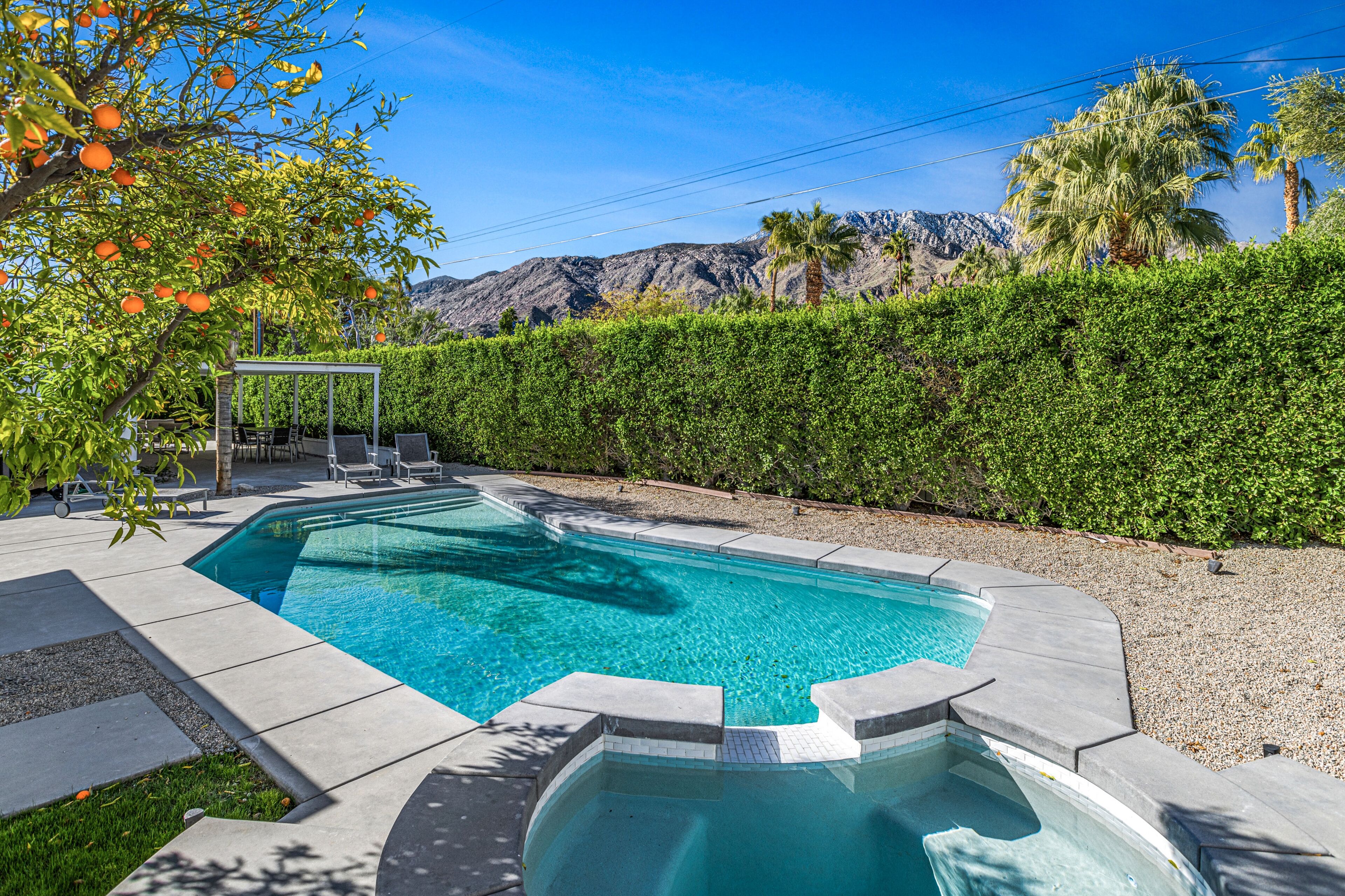 Sophisticated & modern home w/private gas grill, heated outdoor pool, large lawn