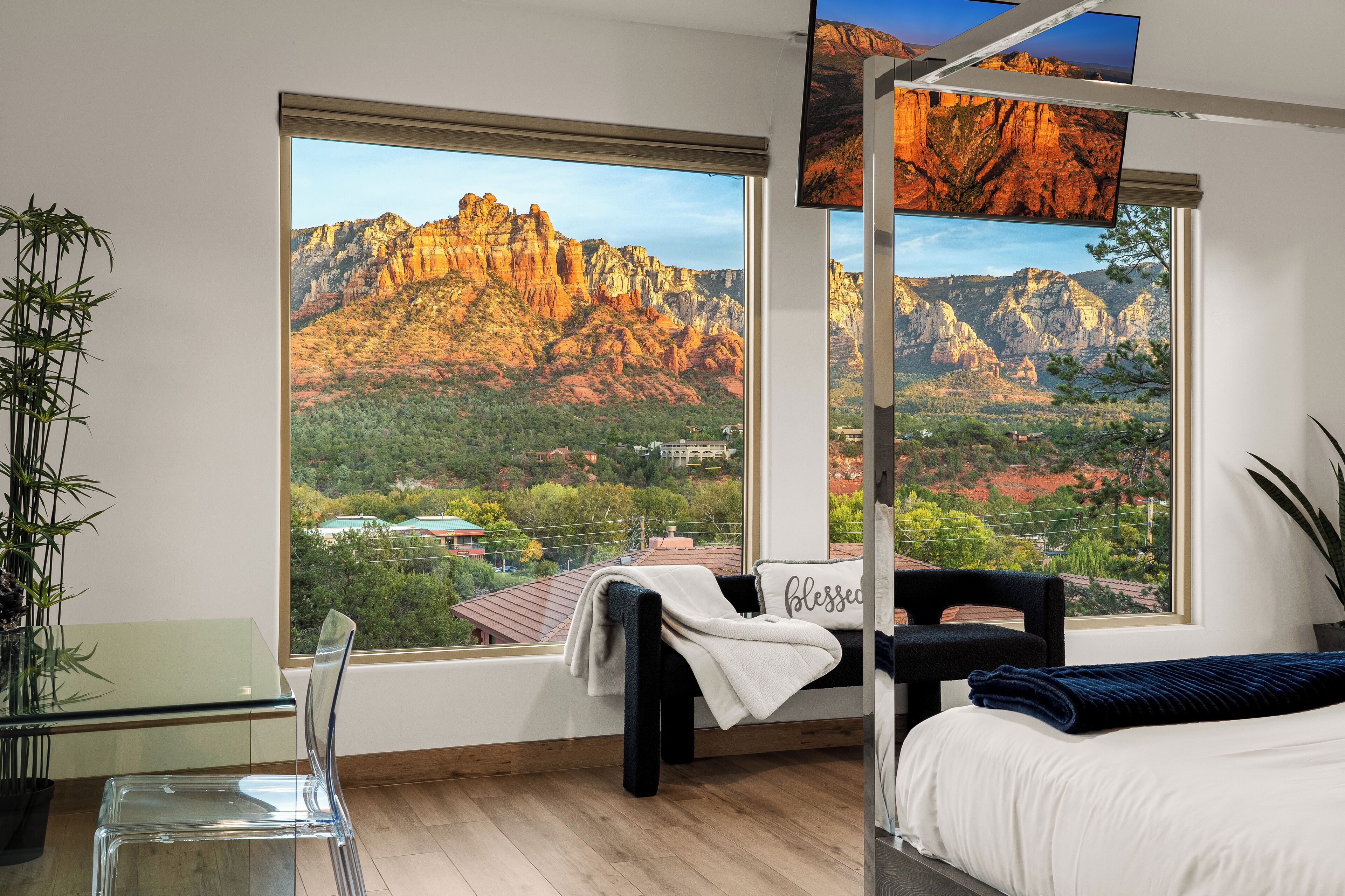 5 chambres, bureau, fer et planche à repasser, lit parapluie