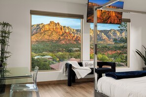 5 slaapkamers, een bureau, een strijkplank/strijkijzer, reisbedje