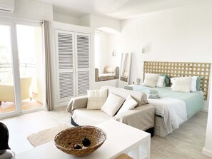 1 bedroom, iron/ironing board, free WiFi, bed sheets - Seaview Studio - 10 min. Beach/Old Town, Pool (Albufeira)