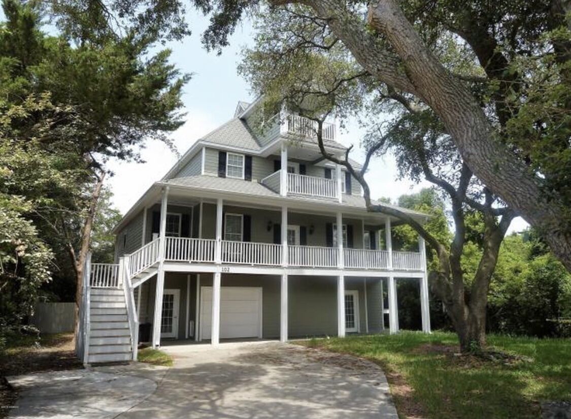 Executive Home with Neighborhood Beach Access