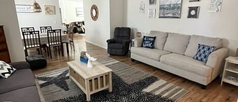 Een smart-tv en een kantoor