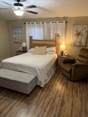 4 bedrooms, desk, iron/ironing board, free WiFi