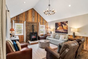 TV - Pond and Hot Tub and Firepit Retreat (Weaverville)