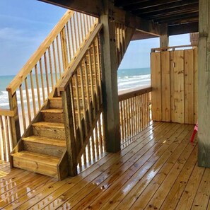 Property grounds - Off Season Short Term Rental Oceanfront Oasis House 5 bedroom, 3.5 bath Elevator (Holly Ridge)