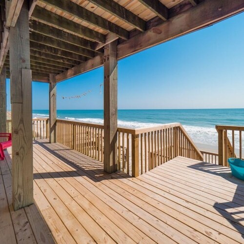 Off Season Short Term Rental Oceanfront Oasis House 5 bedroom, 3.5 bath Elevator