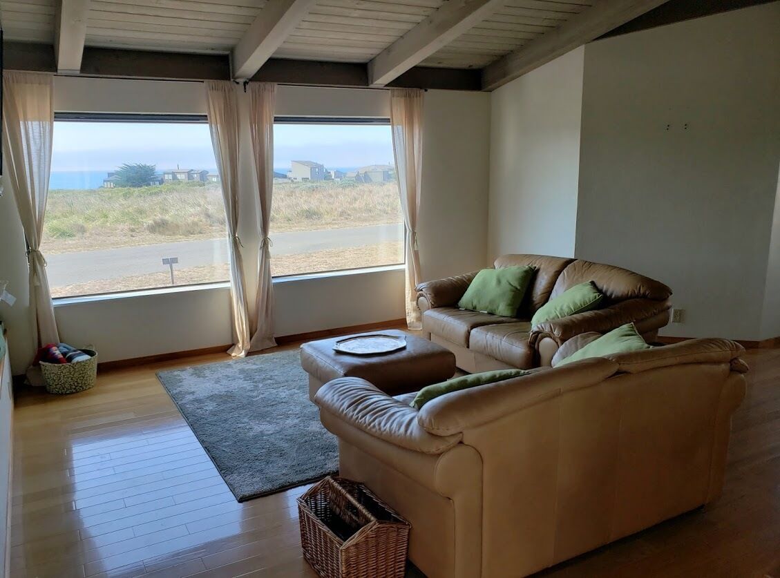 Dog friendly Sea Ranch getaway nestled in-between the ocean and golf course