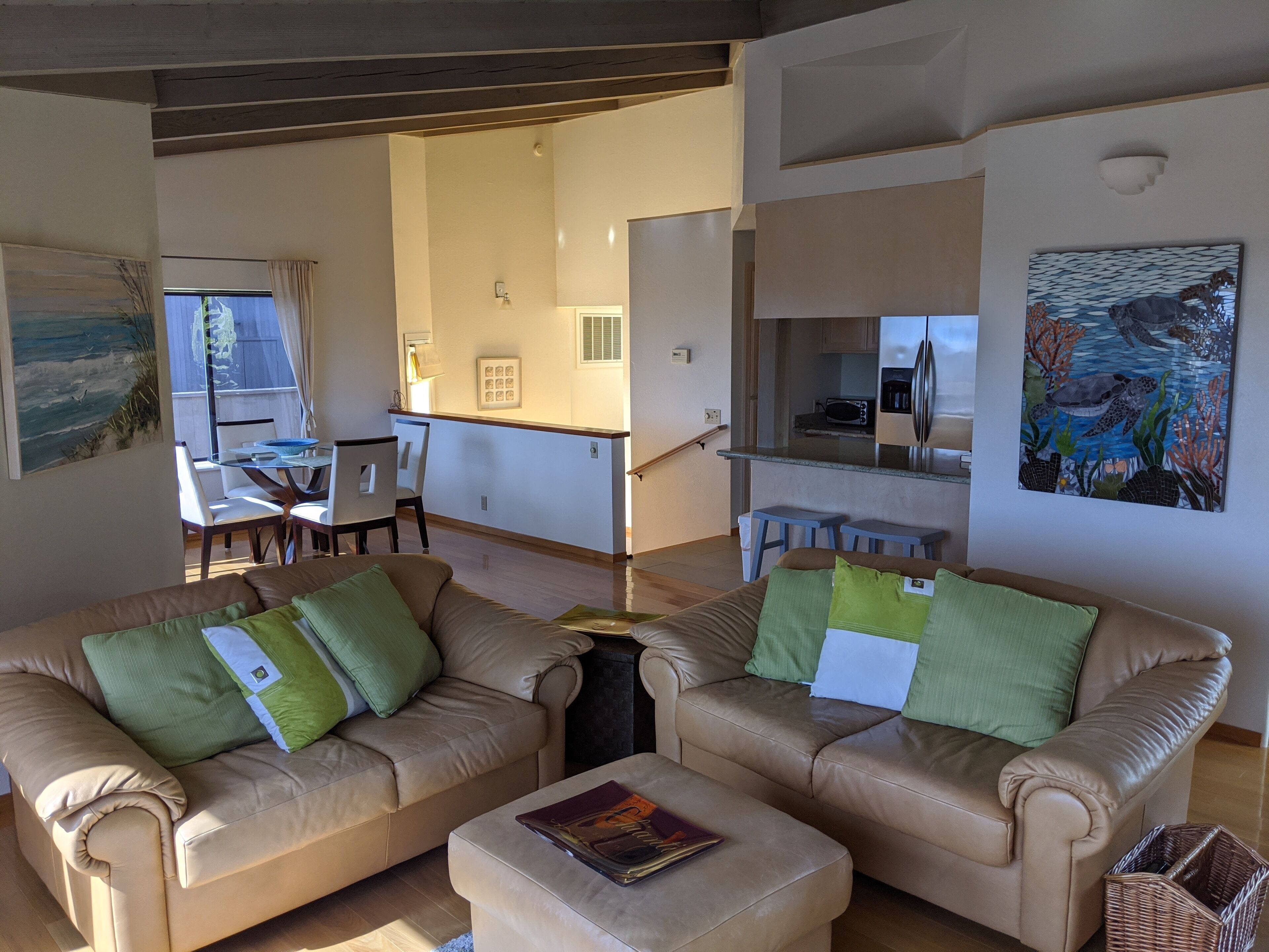 Dog friendly Sea Ranch getaway nestled in-between the ocean and golf course