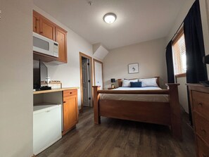 6 عدّة غرف نوم ومكواة/لوح كي وواي فاي مجانًا وملاءات أسرّة