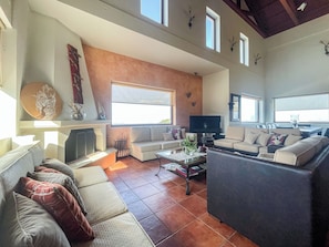 Flat-screen TV, fireplace, ping pong