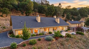 Exterior - Sierra Ranch - Yosemite Views, Cozy Fireplaces & Stunning Sunsets (Mariposa)