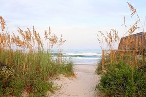 Sun-loungers, beach towels - Golfing or Beachbound Great location- No extra fees - 2miles to Beach (Sunset Beach)