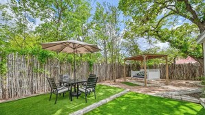 Outdoor dining - Romantic-Steps To Main-FirePit! (Fredericksburg)