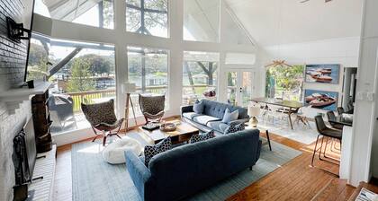 Luxury Lakefront @ Cedar Creek. Private luxury heated pool and Hot Tub!