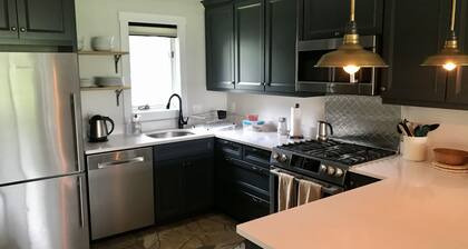 Stylish 2 bdrm/2 bath: named "The best small condo in Stowe"