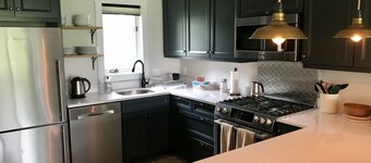 Stylish 2 bdrm/2 bath: named "The best small condo in Stowe"
