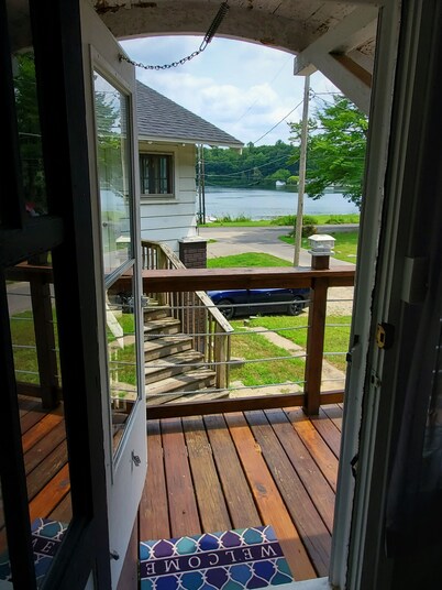 Cozy Blue Cottage With Access To All Sports Lake. 